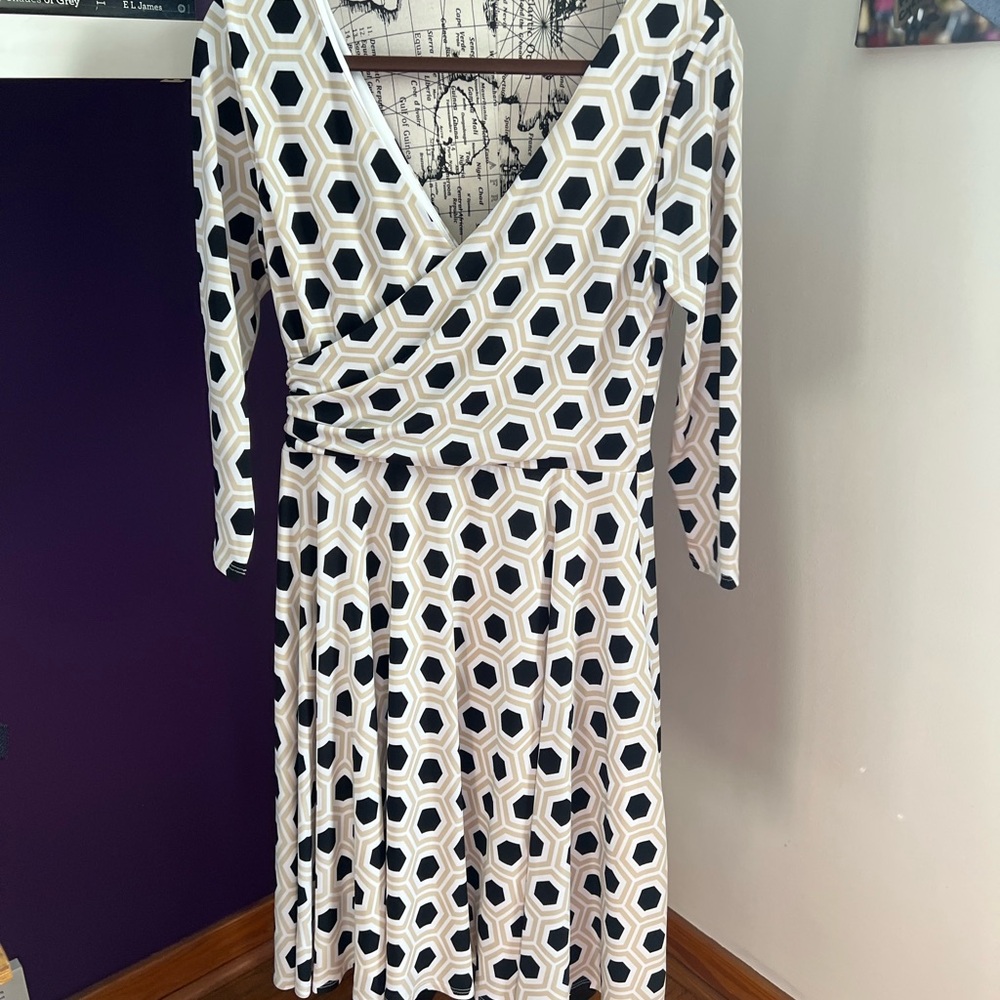 7 for $30 White House Black Market Long Sleeve Dress - Picture 6 of 8